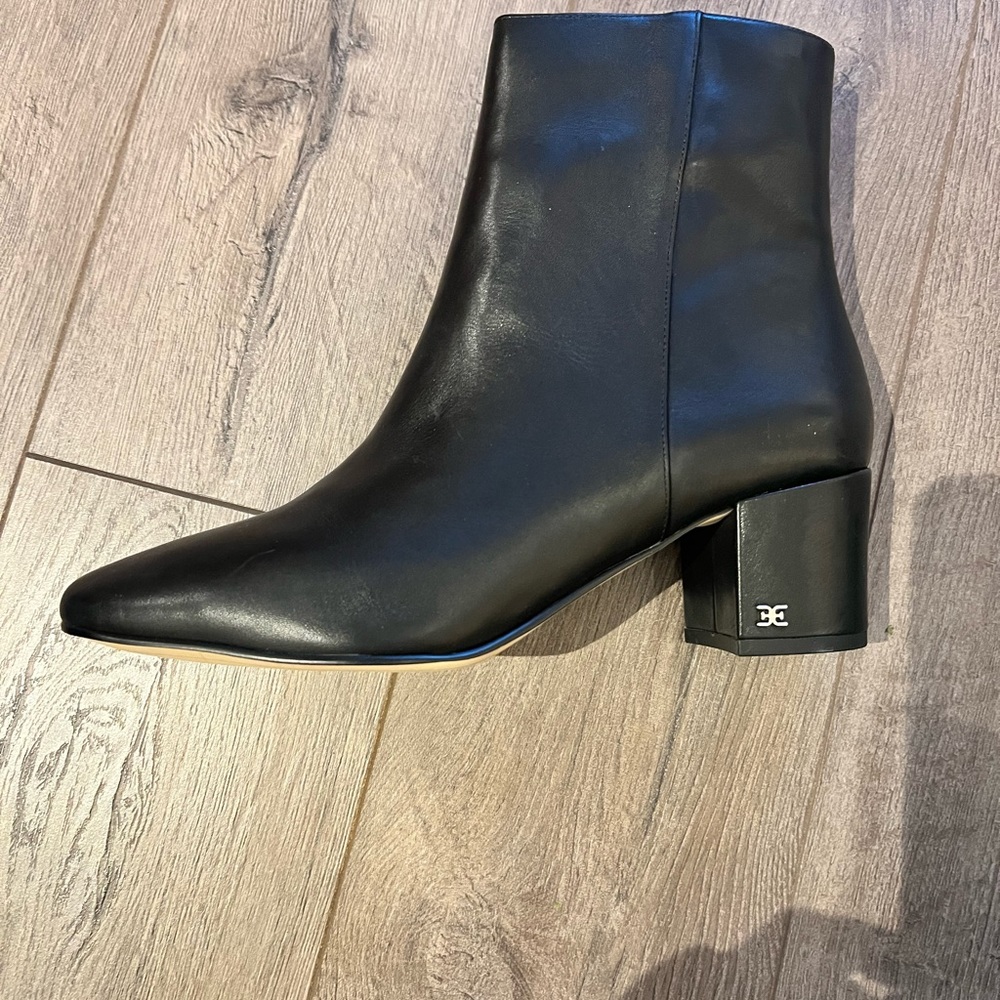 Sam Edelman black leather ankle boot size 10. Never worn.